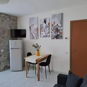  Appartamento Anna Lungo Fiume - Maggiore Italia